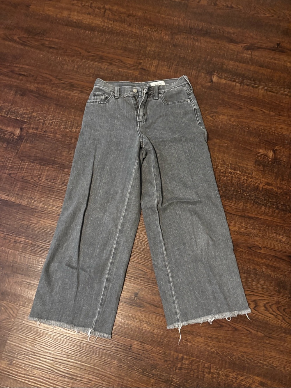 Universal Thread Wide-Leg Gray Jeans with Frayed Hem